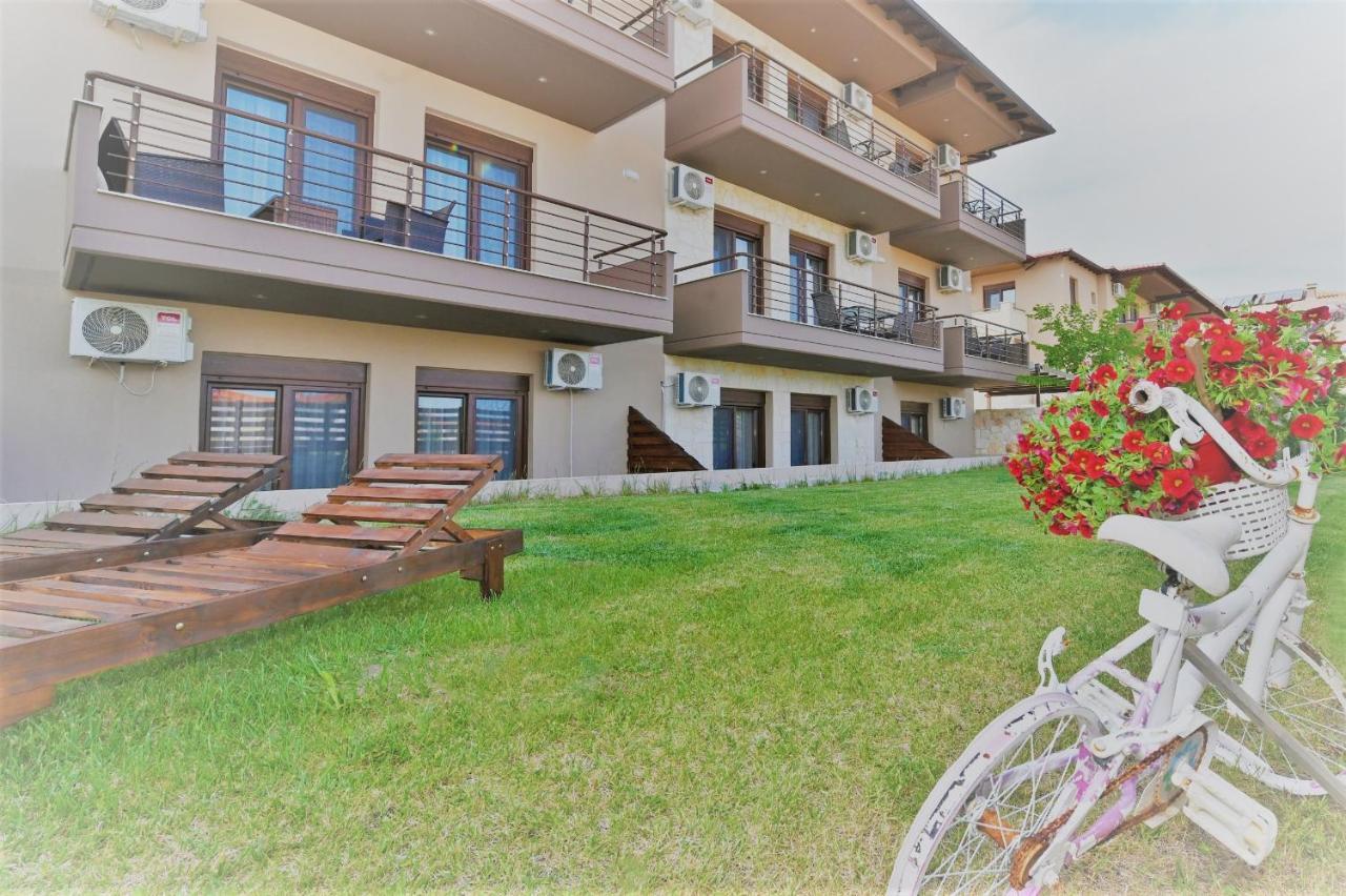 Sinodinos Deluxe Apartments Áfitos Extérieur photo