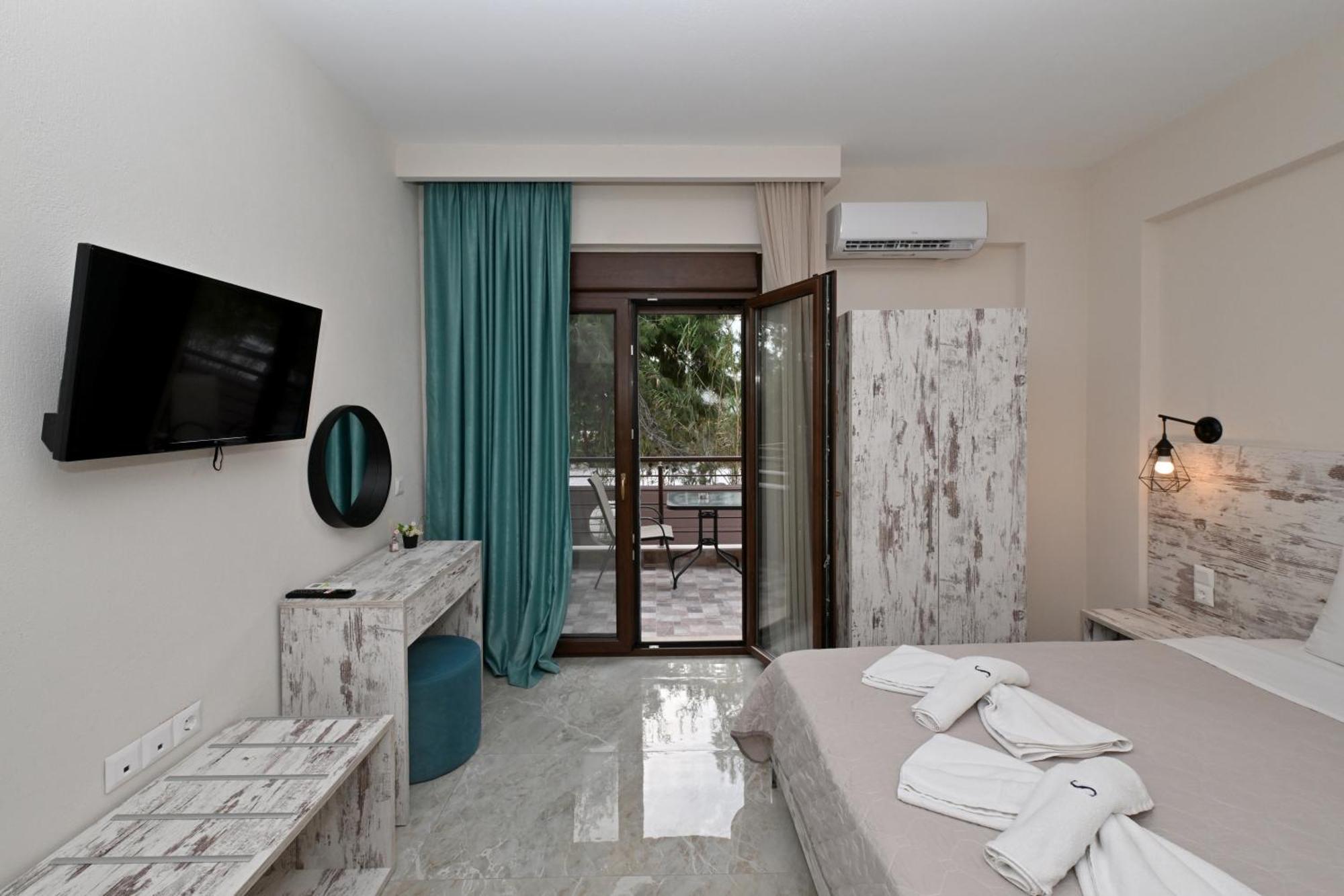 Sinodinos Deluxe Apartments Áfitos Extérieur photo