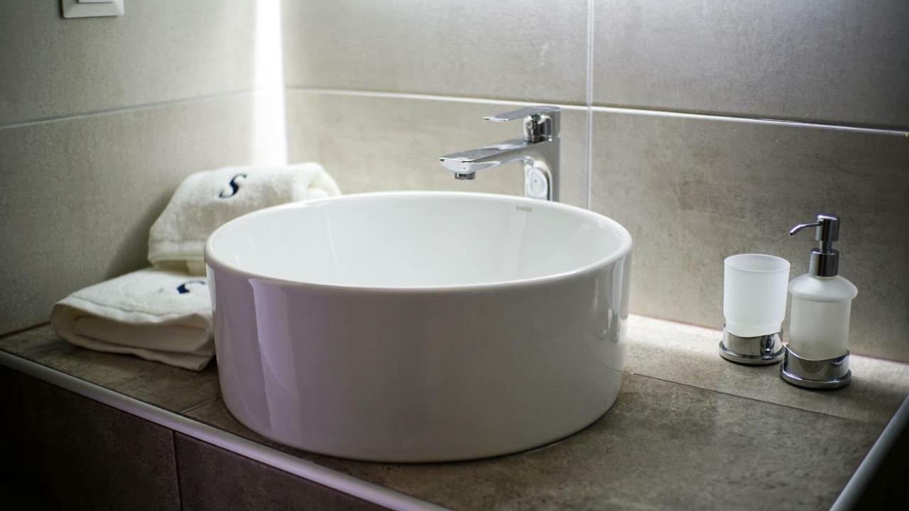 Sinodinos Deluxe Apartments Áfitos Extérieur photo