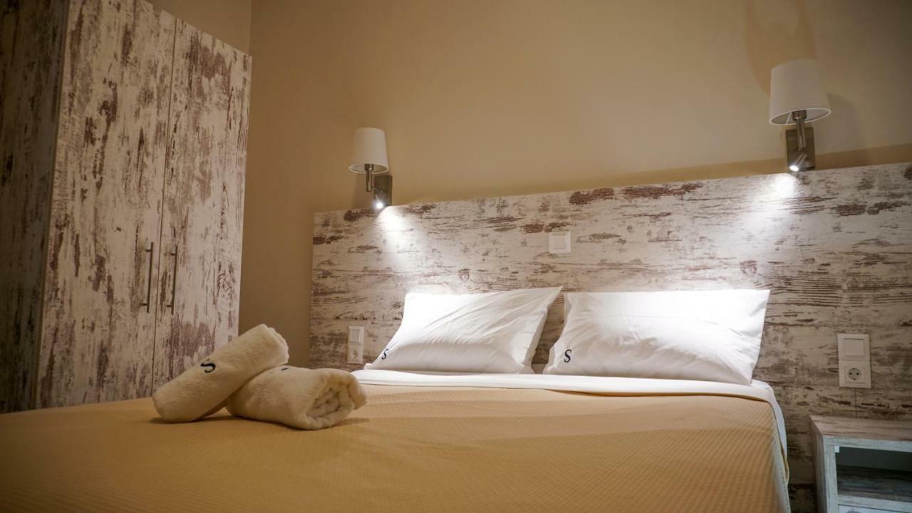 Sinodinos Deluxe Apartments Áfitos Extérieur photo