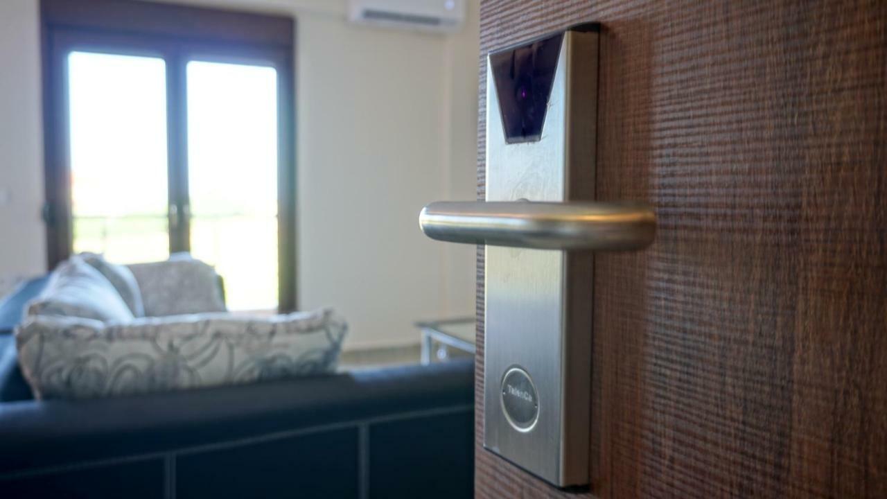 Sinodinos Deluxe Apartments Áfitos Extérieur photo