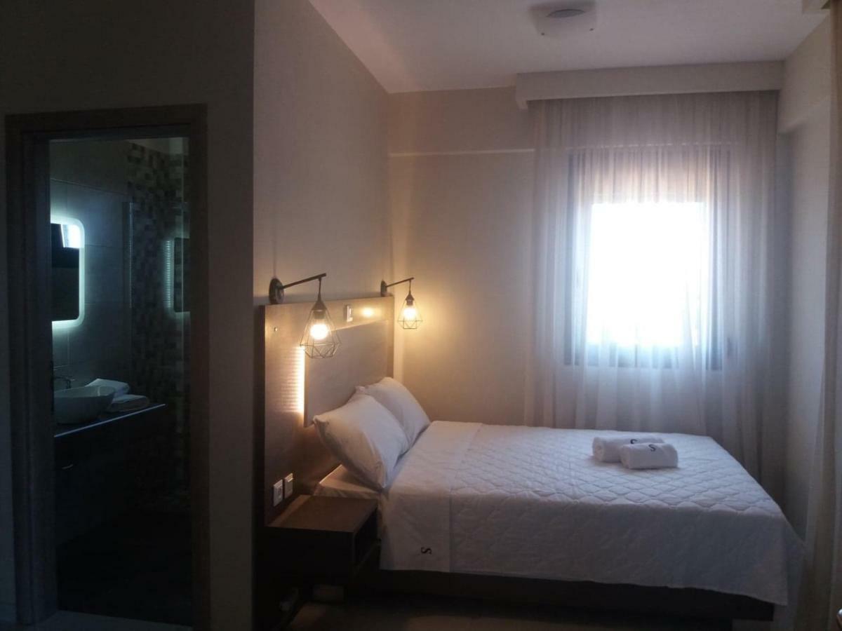 Sinodinos Deluxe Apartments Áfitos Extérieur photo